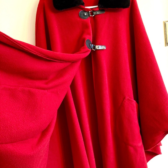 LeModa Cape - Picture 4 of 13